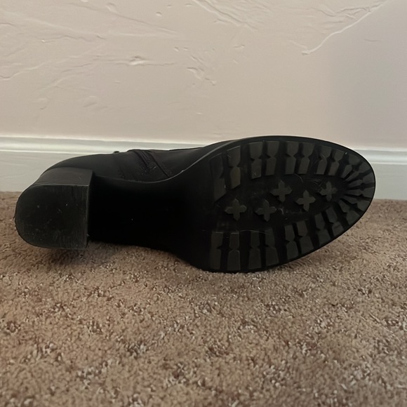 black heeled boots - Picture 2 of 4